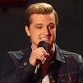 Josh Hutcherson Dapat Penghargaan Best Male Performance