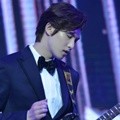 Lee Jong Hyun CN Blue di Panggung Yin Yue Tai V-Chart Awards