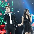 Zhou Mi dan Victoria Duet di Lagu 'Summer Breeze'