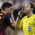 Marc Bartra Terima Teguran Wasit Mateu Lahoz