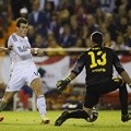 Jose Manuel Pinto Gagal Menahan Bola Lawan