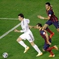 Gareth Bale Berusaha Mencetak Gol