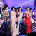 Kolaborasi Zaskia Gotik, Uut Permatasari, Iis Dahlia dan Fitri Carlina di SCTV Music Awards 2014