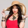 Kim Kardashian Berpose untuk Kardashian Kollection