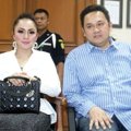Farhat Abbas dan Regina Ditemui di Pengadilan Agama Jakarta Selatan