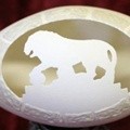 Telur Ayam, Angsa dan Burung Unta Digunakan dalam Pembuatan Karya Seni Ini