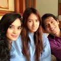 Ririn Ekawati dan Lucky Hakim Mengunjungi Seorang Teman
