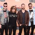 Bastille di Red Carpet iHeartRadio Music Awards 2014