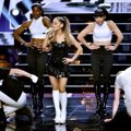 Ariana Grande Nyanyikan Lagu 'Problem' di iHeartRadio Music Awards 2014