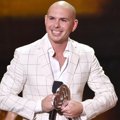 Pitbull Raih Piala Best Collaboration