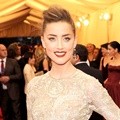 Amber Heard Hadir di Met Gala 2014