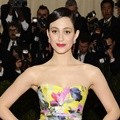 Emmy Rossum Hadir di Met Gala 2014