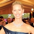 Karolina Kurkova Hadir di Met Gala 2014 dengan Gaun dari Marchesa