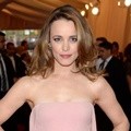 Rachel McAdams dengan Gaun dari Ralph Lauren