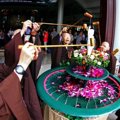 Prosesi Memandikan Patung Buddha di Singapura