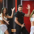 Ricky Martin Nyanyikan Lagu 'Vida'