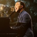 John Legend Nyanyikan Lagu 'All of Me'