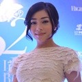 Nikita Willy Kenakan Gaun Rancangan Mel Ahyar