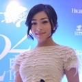 Nikita Willy Kenakan Gaun Rancangan Mel Ahyar