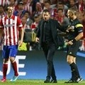 Tampak Diego Simeone Memprotes Wasit Bjorn Kuipers