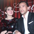 Syahrini Memperkenalkan Teman Duetnya, Maruli Tampubolon