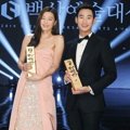 Jun Ji Hyun dan Kim Soo Hyun Pamer Piala Baeksang Art Awards 2014