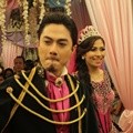 Donny Hermawan dan Cinta Penelope Memasuki Ruang Resepsi