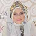 Nina Zatulini Dalam Acara Launching Butik Al Madina