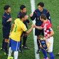 Thiago Silva dan Darijo Srna Bersalaman Sebelum Laga Dimulai