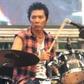 Penampilan Bimbim Slank di Konser Deklarasi Revolusi Harmoni