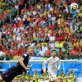 Robin van Persie Mencetak Gol Pertama Belanda