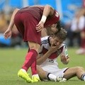 Pepe Menanduk Thomas Muller Mengakibatkan Kartu Merah untuk Portugal