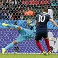 Karim Benzema Lakukan Eksekusi Penalti