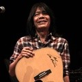 Ian Antono Melelang Gitar Miliknya