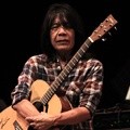 Ian Antono Melelang Gitar Miliknya