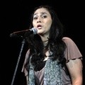 Ine Febriyanti Bacakan Puisi di Konser Kebangsaan: Langkah Sang Pemimpin