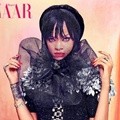 Rihanna Dibalut Aksesoris Cartier serta Busana Dolce Gabbana