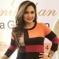 Nia Daniati di Peluncuran Buku '33 Tips Pernikahan Rina Gunawan'