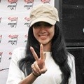 Widy Vierratale dalam Acara Pertunjukan Musik Keliling