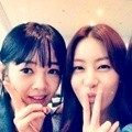 Kang Sora Saat Foto Bersama Temannya