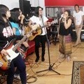 Suasana Saat Latihan Menjelang Konser 'Salam Dua Jari'