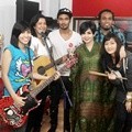 Suasana Saat Latihan Menjelang Konser 'Salam Dua Jari'