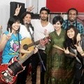 Suasana Saat Latihan Menjelang Konser 'Salam Dua Jari'