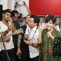 Suasana Saat Latihan Menjelang Konser 'Salam Dua Jari'