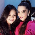 Aurel Hermansyah Saat Berfoto dengan Ashanty