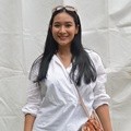 Happy Salma Hadiri Konser 'Salam 2 Jari'