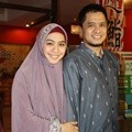 Oki Setiana Dewi Ditemani Ory Vitrio Suaminya