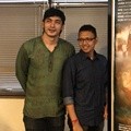 Abimana Aryasatya dan Dewi Sandra dalam Perilisan Soundtrack dan Poster Film 'Haji Backpacker'
