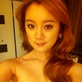 Hyelim Berfoto Sebelum Pergi ke KCA