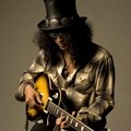 Slash Kini Menjadi Gitaris Utama Velvet Revolver